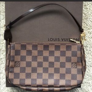 💕Louis Vuitton Damier Ebene full size Pochette in EUC!!💕